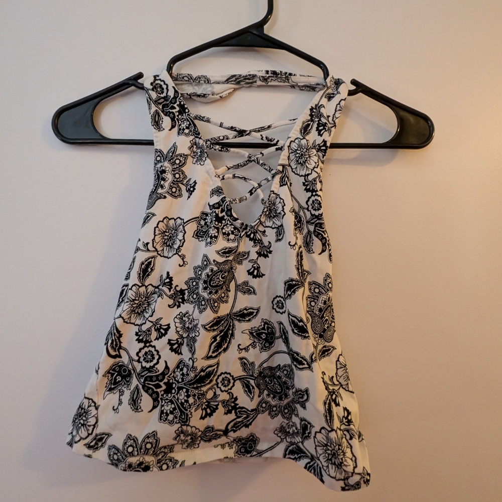 Streetwear Society Black and White Floral Crop Top